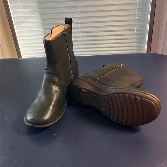 Women’s new UGG Black Leather ANKLE Boots. SIZE 10 - Picture 1 of 8